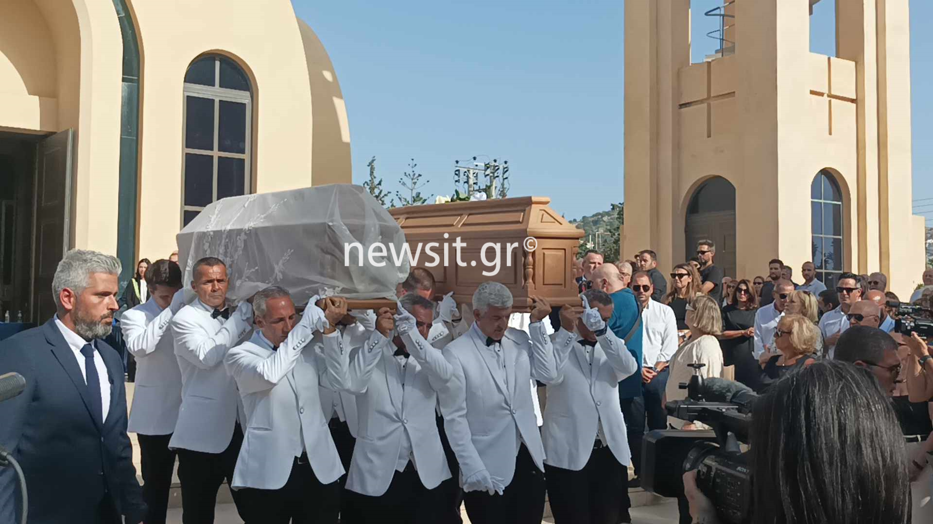 Λιβύη: Κηδεύτηκαν τα αδέλφια διερμηνείς Άντζελα και Φίλιπ που σκοτώθηκαν στο τραγικό τροχαίο – Παρούσα η Κατερίνα Σακελλαροπούλου