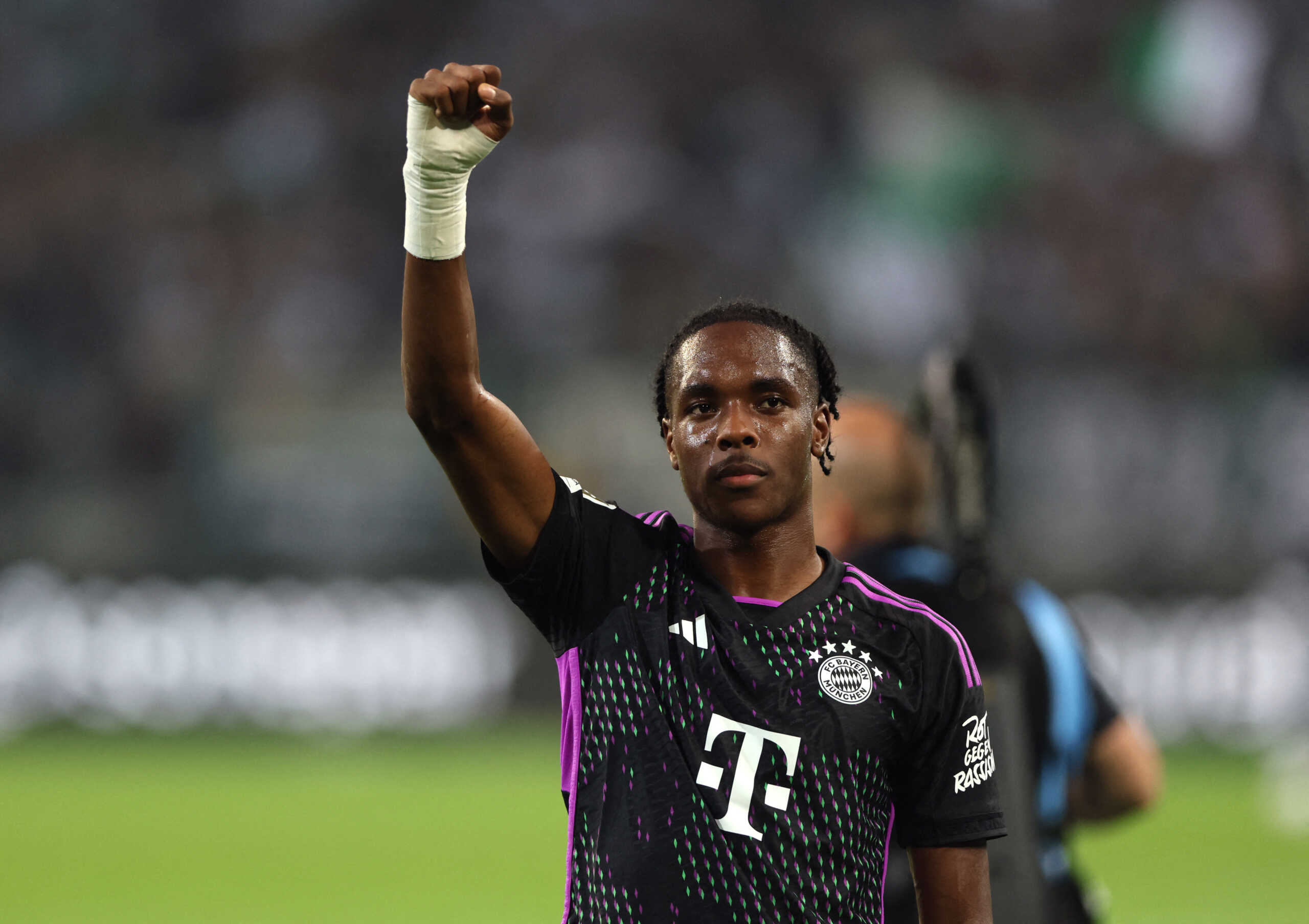 Soccer Football - Bundesliga - Borussia Moenchengladbach v Bayern Munich - Borussia-Park, Moenchengladbach, Germany - September 2, 2023 Bayern Munich's Mathys Tel acknowledges fans after the match REUTERS