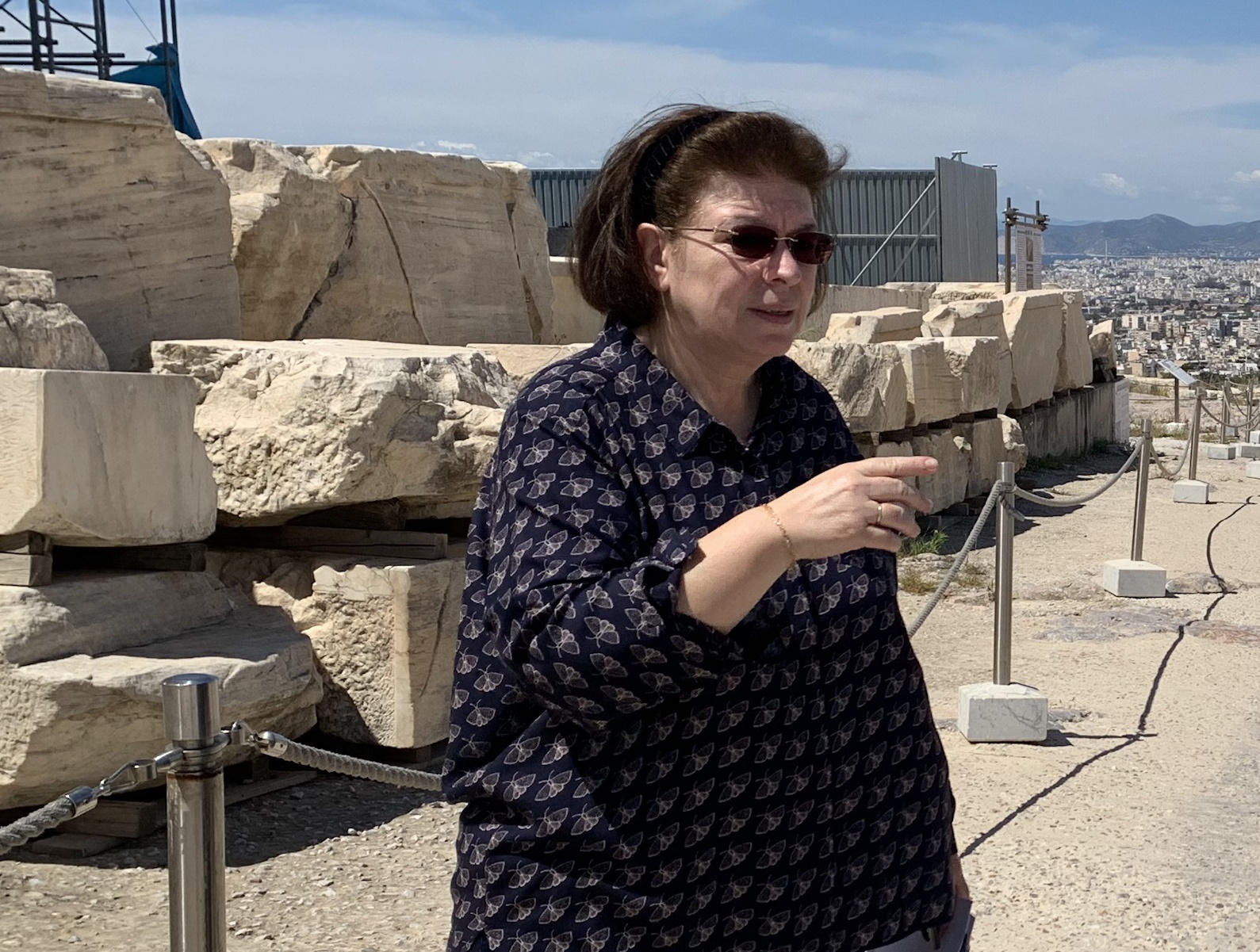 Λίνα Μενδώνη για Ακρόπολη: «Κόφτης» στους 20.000 επισκέπτες τη μέρα για την προστασία του ιερού βράχου