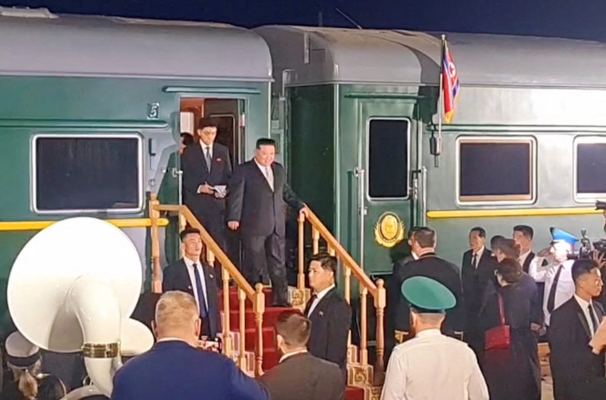 Κιμ Γιονγκ Ουν: Η στιγμή που το τεθωρακισμένο ιδιωτικό τρένο του έφτασε στη Ρωσία