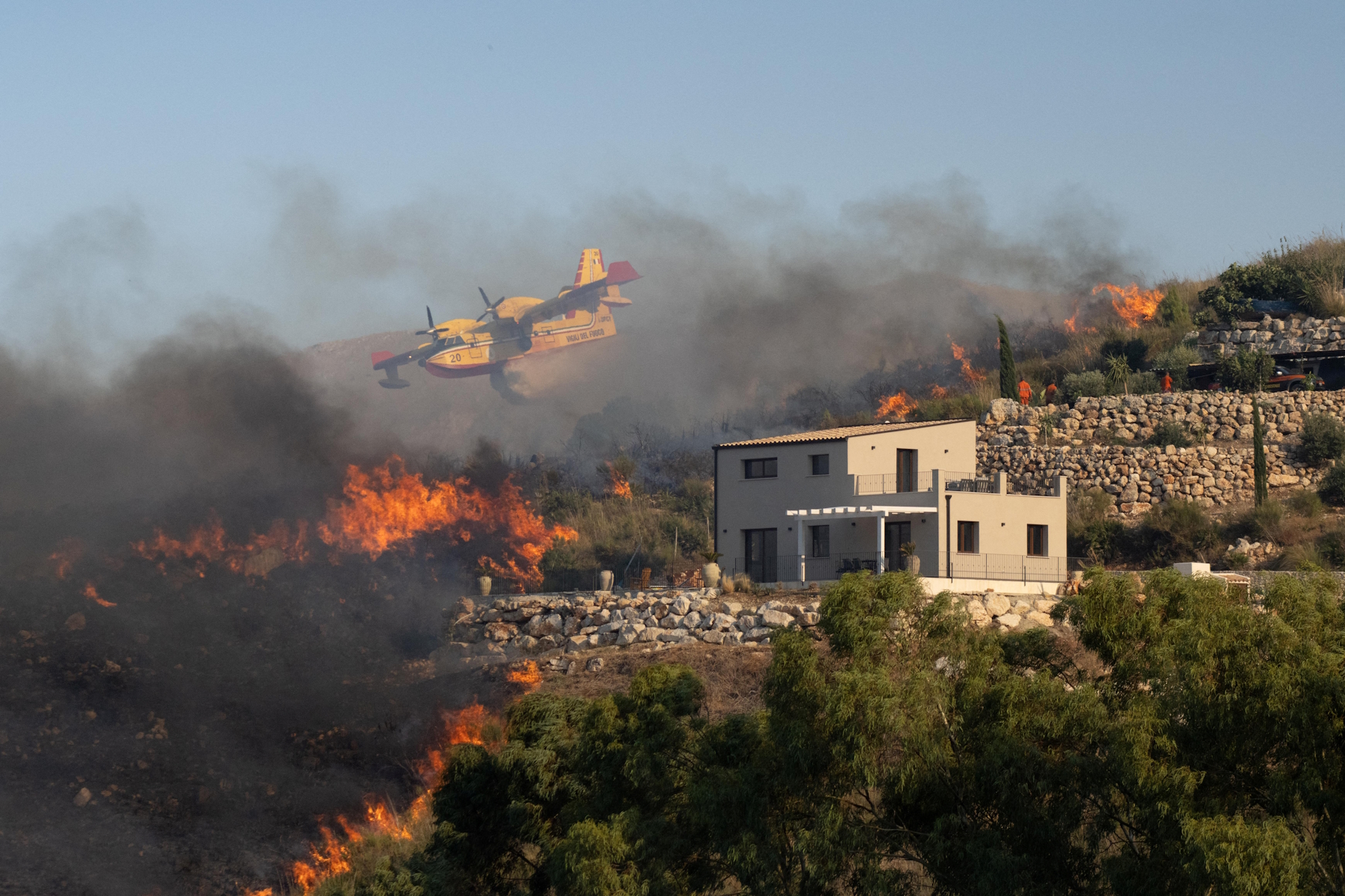 Ιταλία: Νεκροί από τις φωτιές στη Σικελία – Εκκενώθηκε ξενοδοχείο με 700 τουρίστες