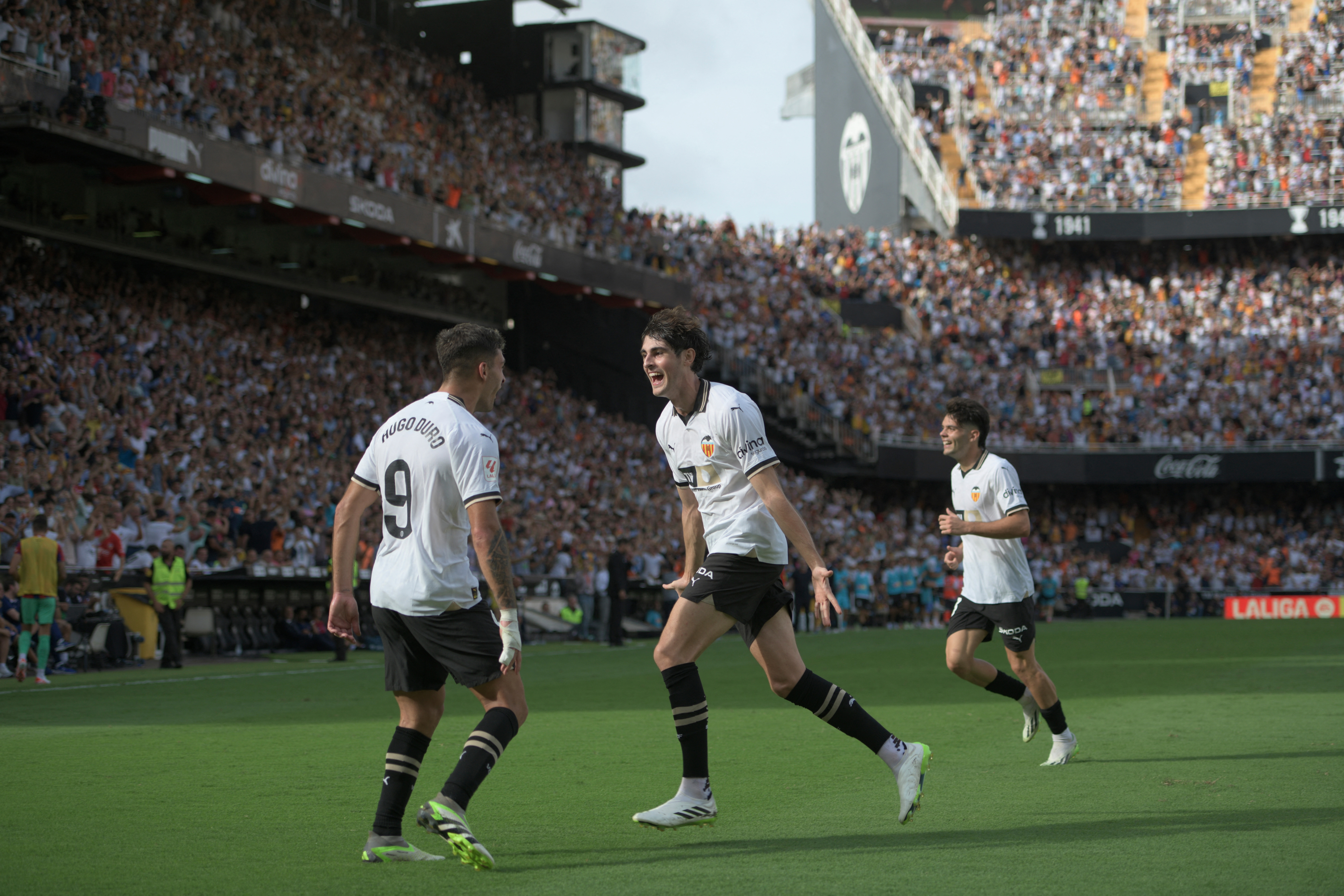 Soccer Football - LaLiga - Valencia v Atletico Madrid - Mestalla, Valencia, Spain - September 16, 2023  Valencia's Javi Guerra celebrates scoring their third goal with Hugo Duro REUTERS