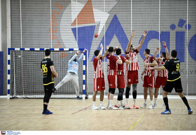 ΑΕΚ - Ολυμπιακός 25-26: Τίτλος με buzzer beater για τους Πειραιώτες στο Σούπερ Καπ του χάντμπολ