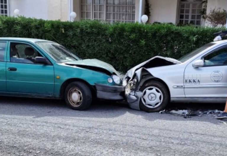 Νεκρή οδηγός ταξί μετά από τροχαίο με άλλο αυτοκίνητο στη Χώρα της Άνδρου