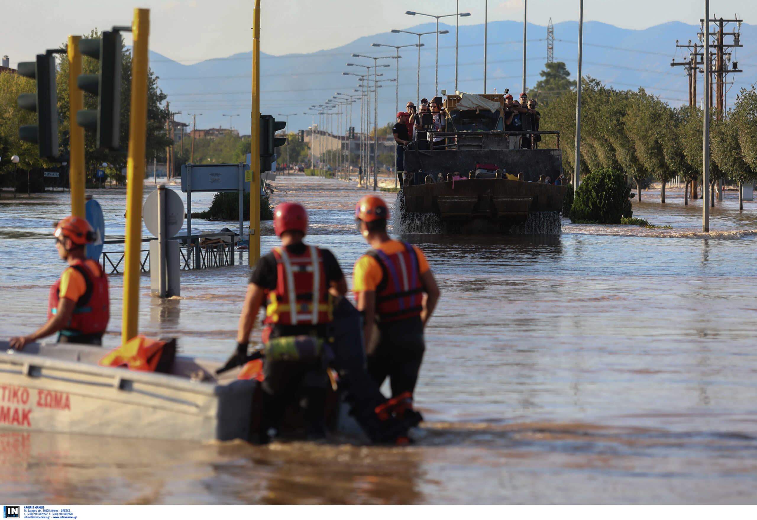 Θεσσαλία: Μαρτυρίες πυροσβεστών για την κακοκαιρία – Είδαν τα σπίτια τους να πλημμυρίζουν
