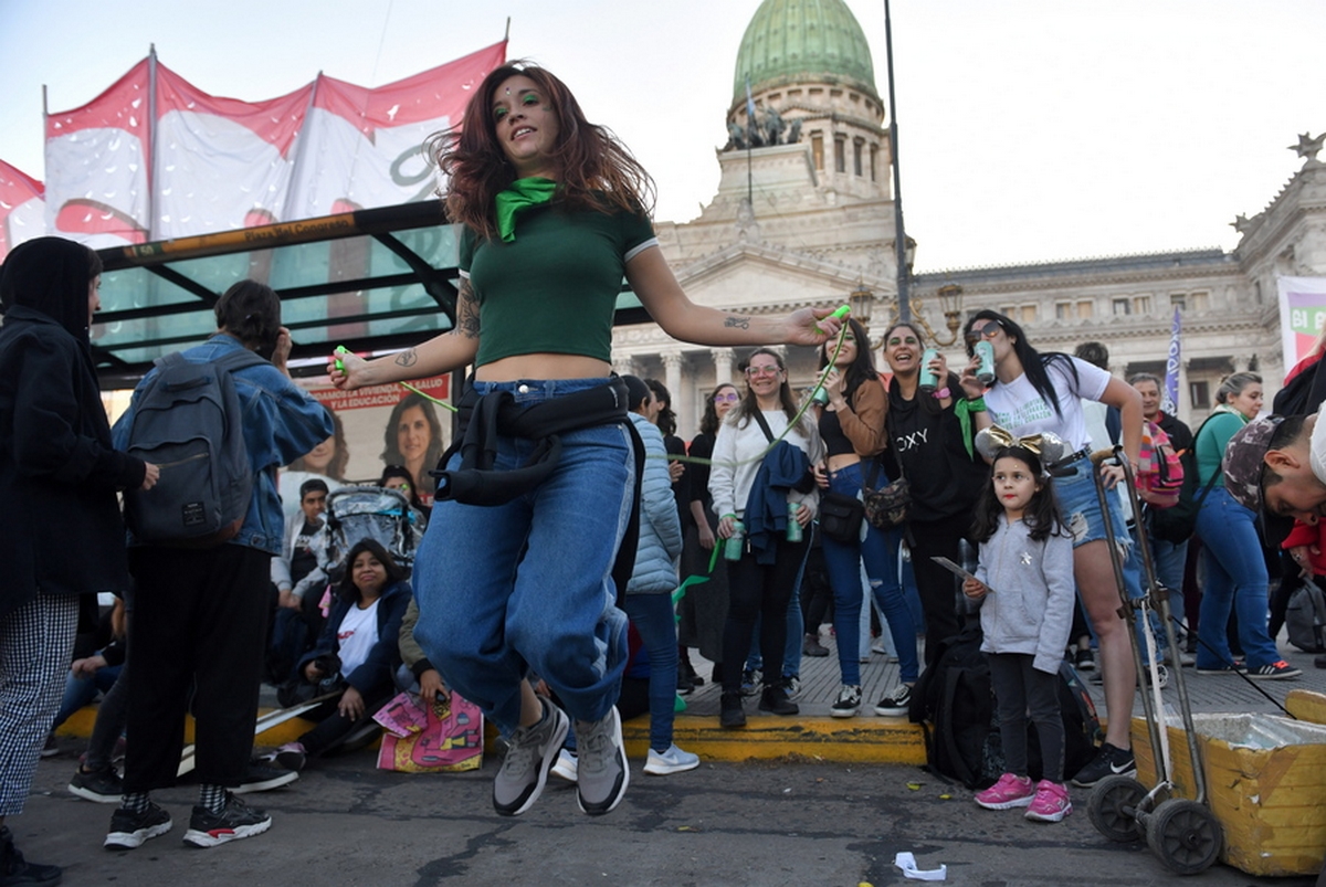 epa10888717 Demontrators gather during the Day of Action for the Decriminalization of Abortion in Latin America, in Buenos Aires, Argentina, 28 September 2023. Thousands of women and dozens of feminist groups from Argentina marched through the streets of Buenos Aires and other cities in the country on the Day of Action for the Decriminalization of Abortion in Latin America, to protest against the proposals of the conservative candidates for the presidency of the country, especially, against those of the libertarian Javier Milei, who leads the polls.  EPA