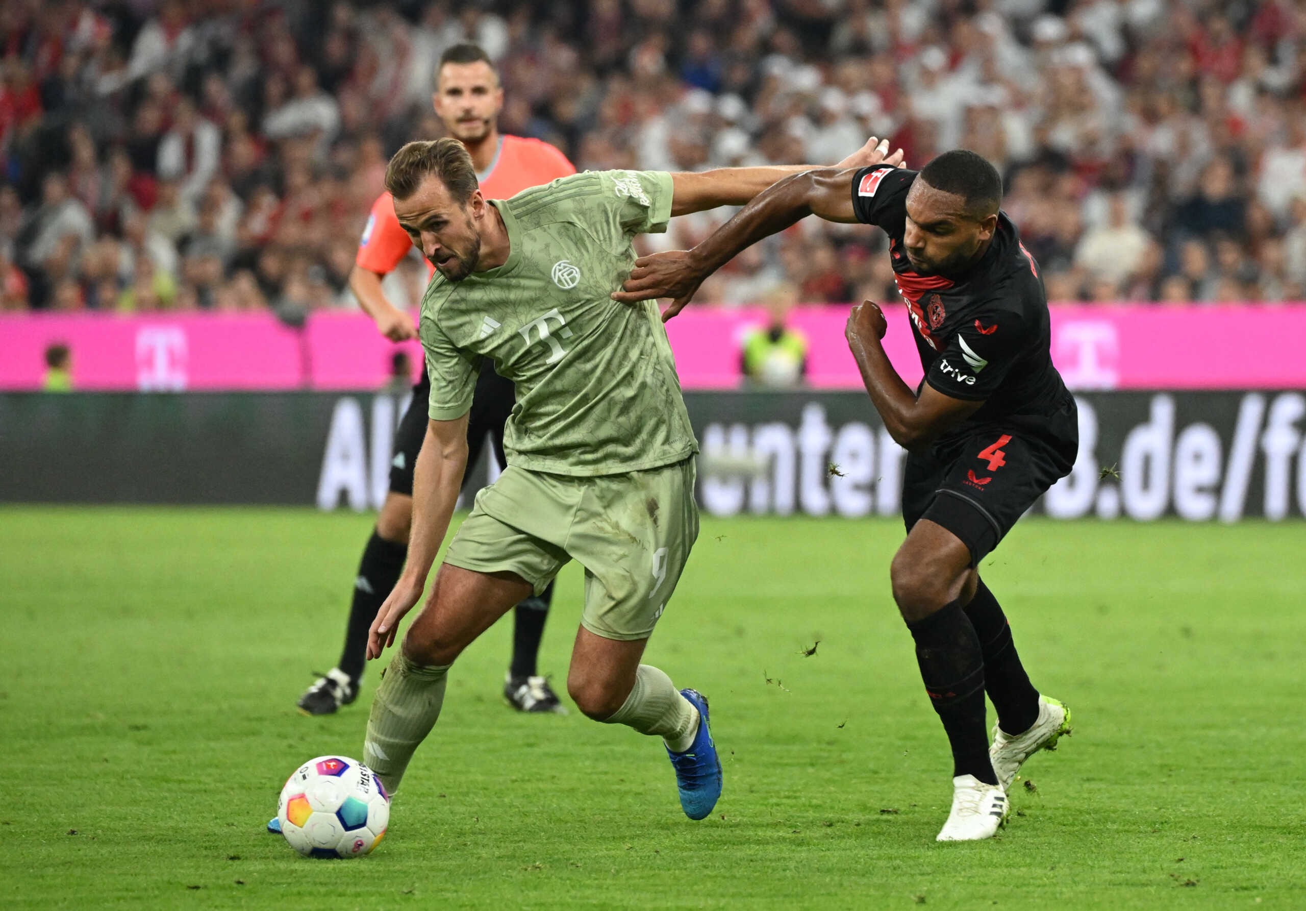Soccer Football - Bundesliga - Bayern Munich v Bayer Leverkusen - Allianz Arena, Munich, Germany - September 15, 2023 Bayern Munich's Harry Kane in action with Bayer Leverkusen's Jonathan Tah REUTERS