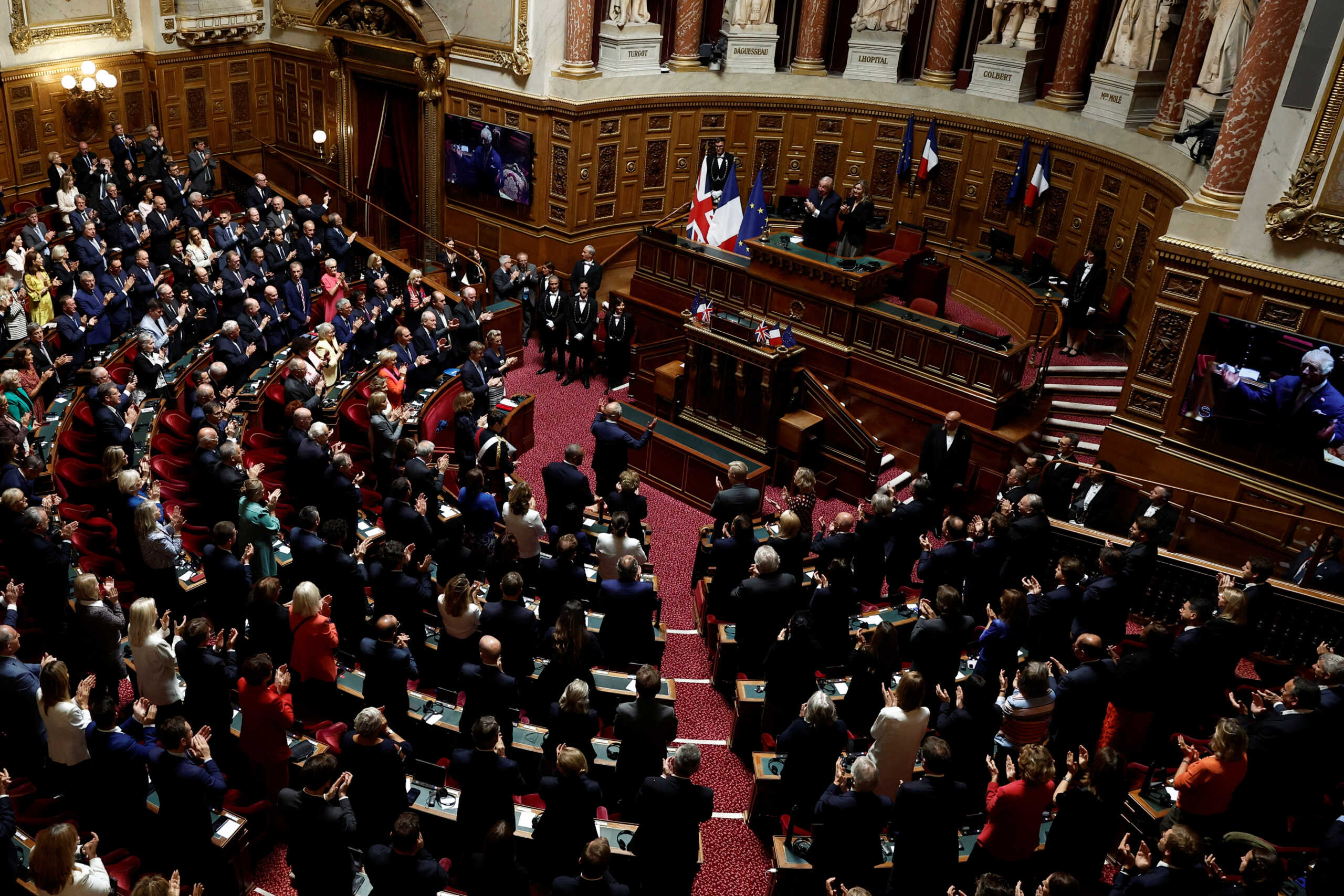 Βασιλιάς Κάρολος: Μίλησε στην Γαλλική Γερουσία - Τον χειροκροτούσαν για ενάμισι λεπτό οι βουλευτές - ΒΙΝΤΕΟ