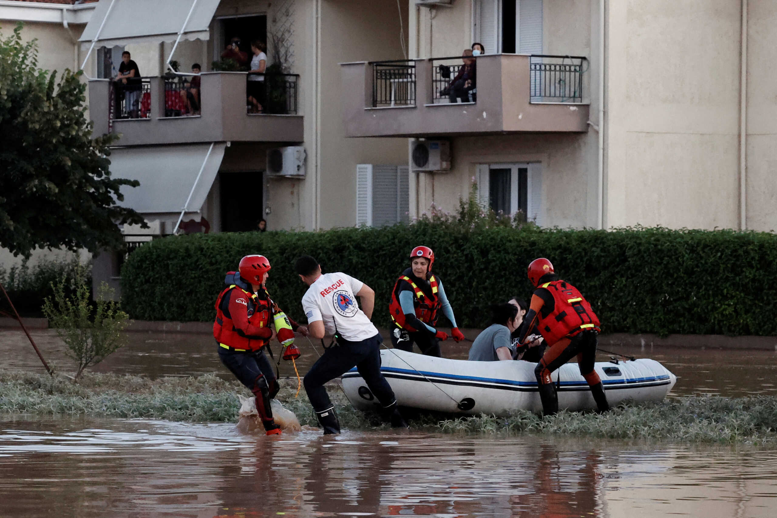 Κακοκαιρία – Θεσσαλία: Σε Μεταμόρφωση, Βλοχό και Φαρκαδόνα οι δύσκολες επιχειρήσεις