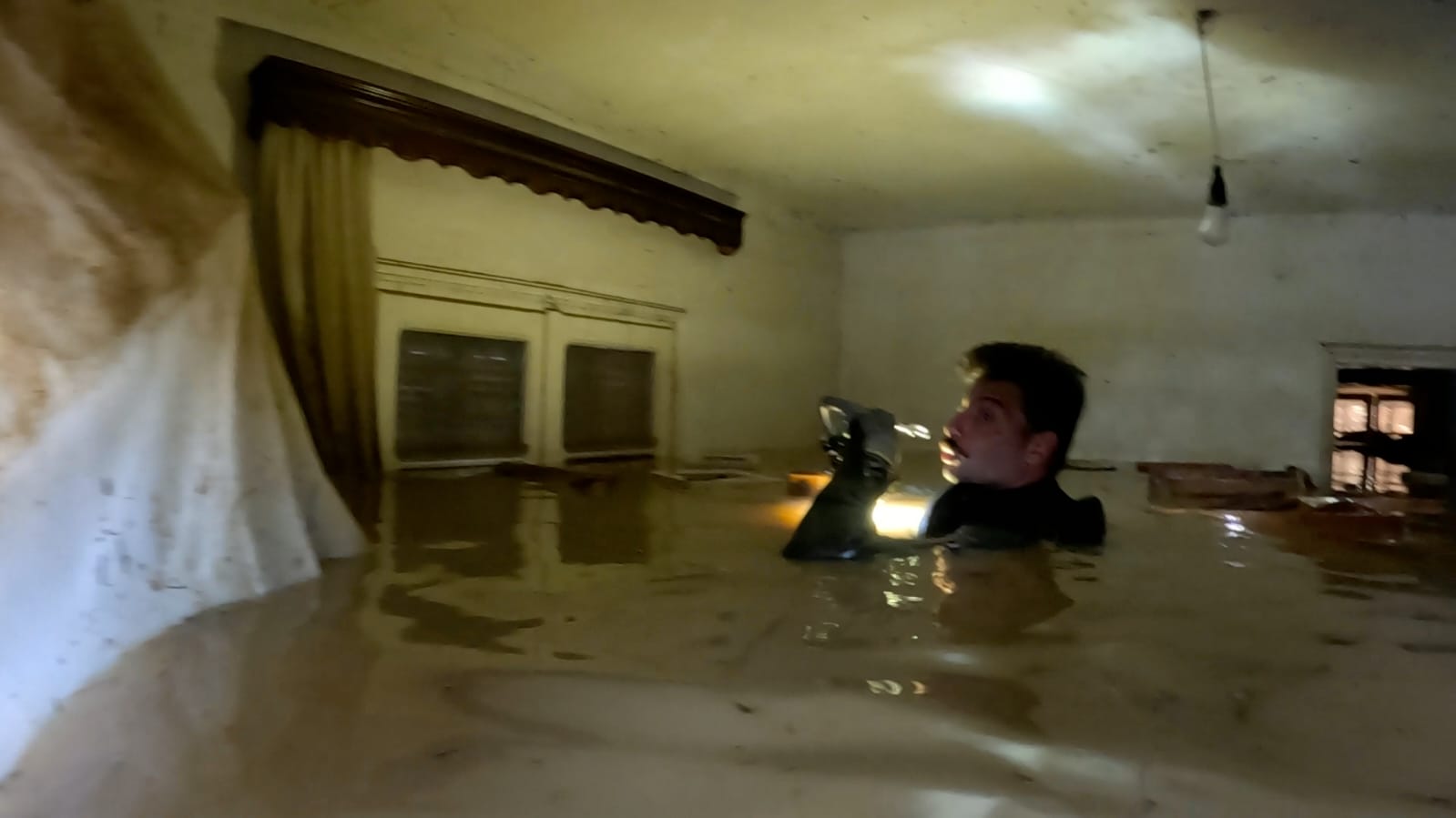 Κακοκαιρία Daniel: Συγκλονιστικές εικόνες από τις επιχειρήσεις της Μονάδας Υποβρυχίων Αποστολών σε πλημμυρισμένα σπίτια