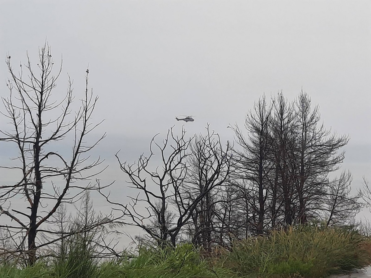 Μαντούδι: Απαγορεύεται προσωρινά η κυκλοφορία σκαφών στην περιοχή που έπεσε το ελικόπτερο