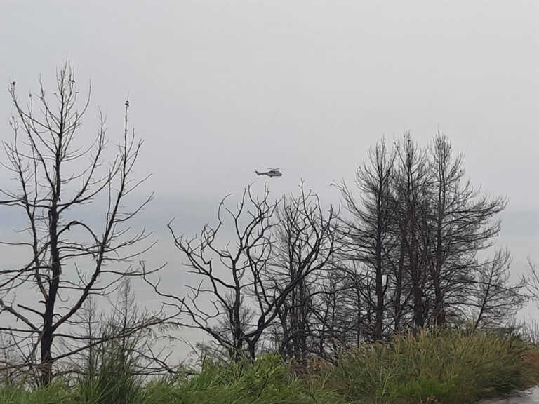 Συνεχίζονται οι αγωνιώδεις έρευνες για τον πιλότο του ελικοπτέρου που έπεσε στην Εύβοια