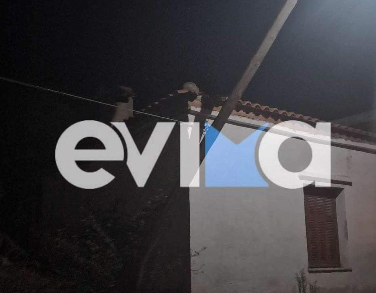 Εύβοια: Τροχαίο ατύχημα στο Αλιβέρι – Αυτοκίνητο καρφώθηκε σε κολώνα