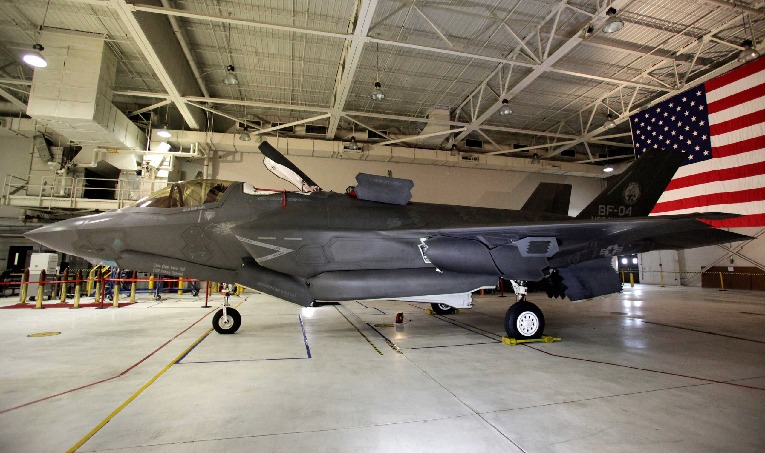FILE PHOTO: A F-35 Lightning II Joint Strike Fighter is seen at the Naval Air Station (NAS) Patuxent River, Maryland January 20, 2012. U.S. REUTERS