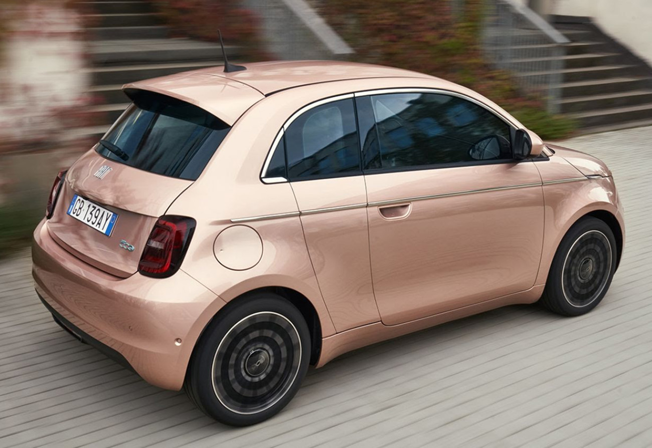 Το αμιγώς ηλεκτρικό FIAT 500e δηλώνει ισχυρή παρουσία στην έκθεση Mobility 2023