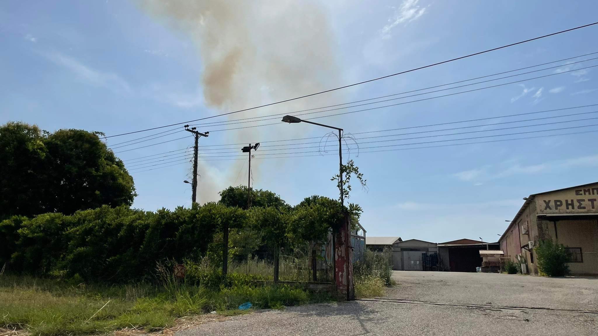 Φωτιά στο Αγρίνιο – Καίγεται χαμηλή βλάστηση, στο σημείο επίγειες και εναέριες πυροσβεστικές δυνάμεις