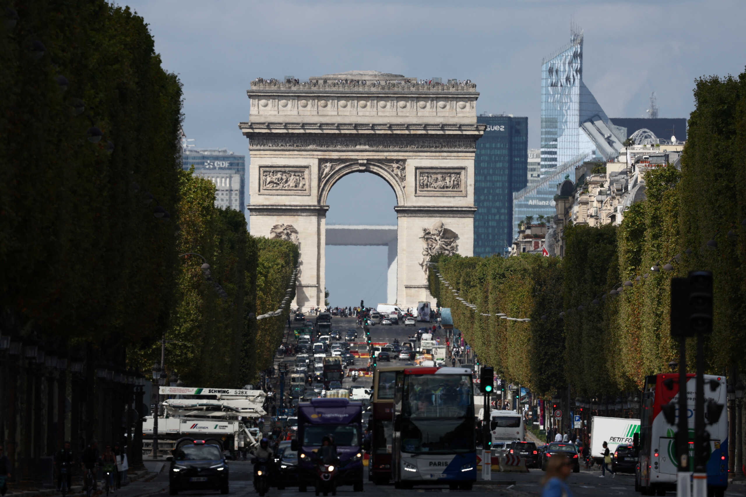 Γαλλία: Σπάνε τα θερμόμετρα – Καύσωνας πλήττει την χώρα και η θερμοκρασία φτάνει και στους 39 βαθμούς Κελσίου