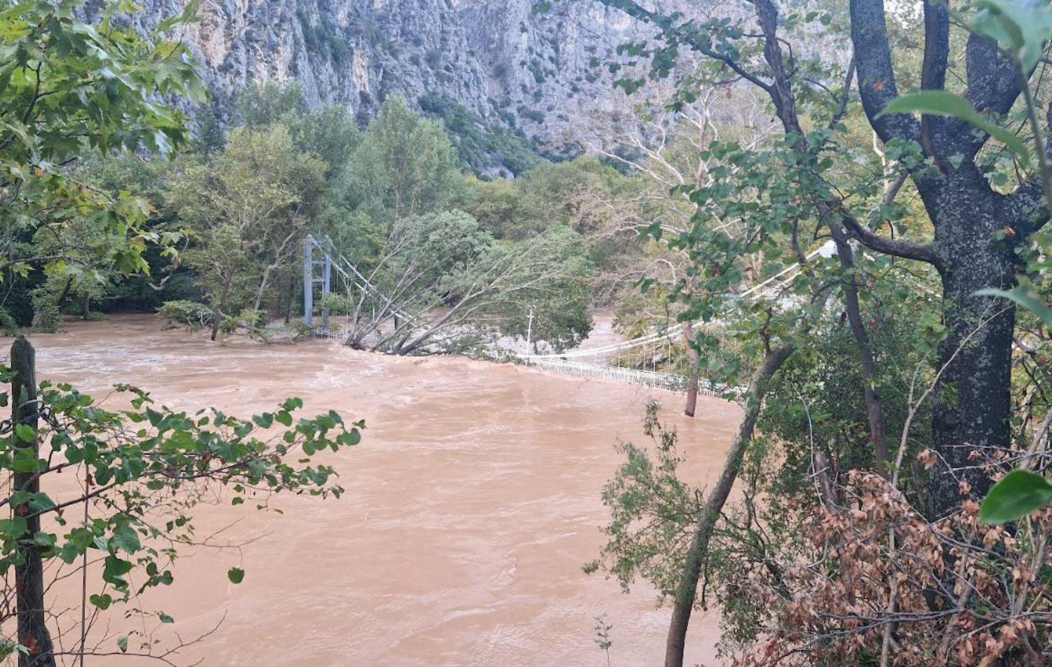 Η γέφυρα στον Πηνειό που ήταν σημείο αναφοράς για όλη την Ελλάδα και δεν άντεξε την πλημμύρα