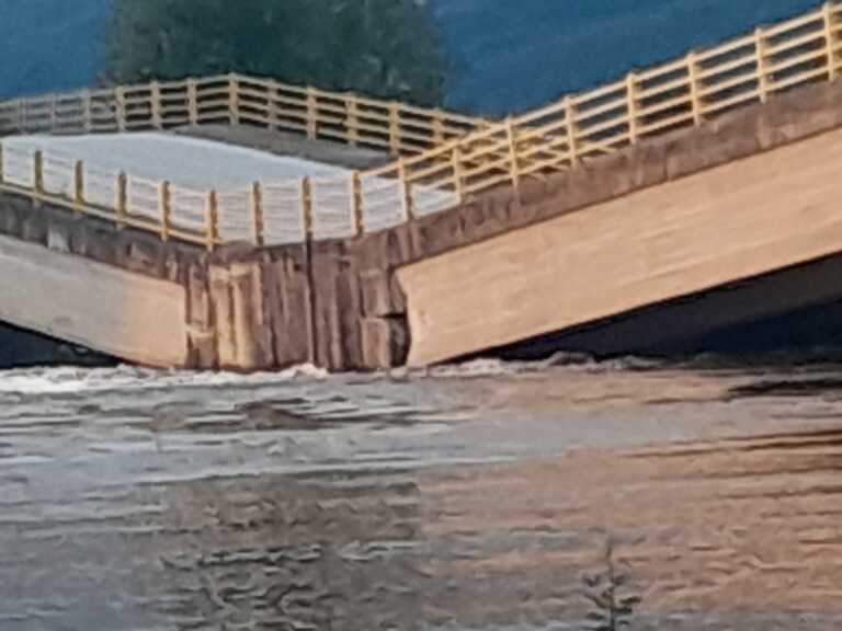 Κατέρρευσε η μεγάλη γέφυρα στον Παλαιόπυργο Λάρισας - Αυτοψία στο σημείο μετά την καταστροφή