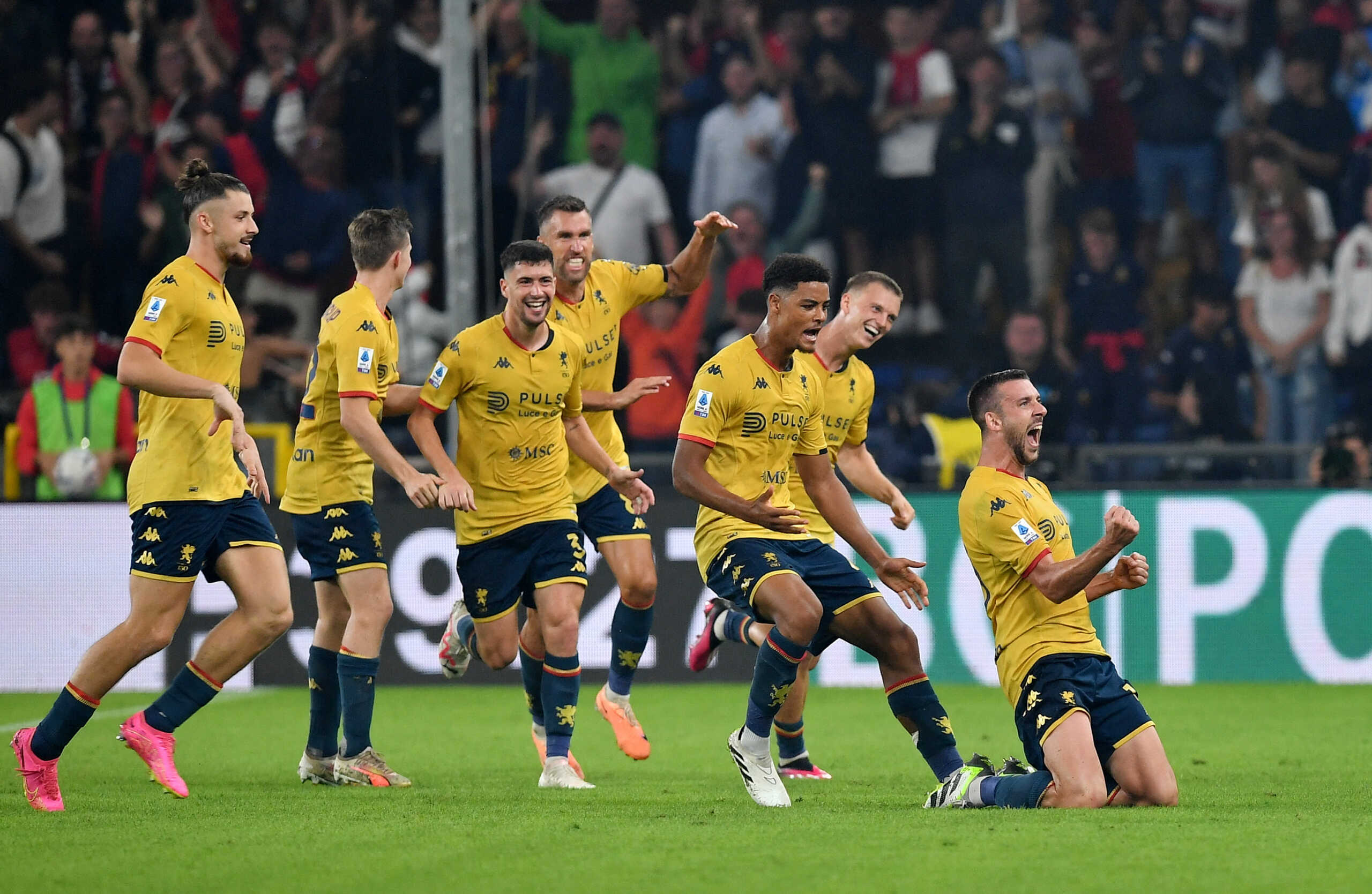 Soccer Football - Serie A - Genoa v Napoli - Stadio Comunale Luigi Ferraris, Genoa, Italy - September 16, 2023 Genoa's Mattia Bani celebrates scoring their first goal with teammates REUTERS