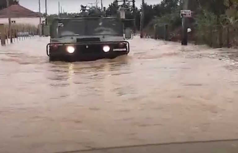 Στη μάχη της διάσωσης εγκλωβισμένων από την κακοκαιρία οι Ένοπλες Δυνάμεις - Hummer διασχίζει πλημμυρισμένες περιοχές