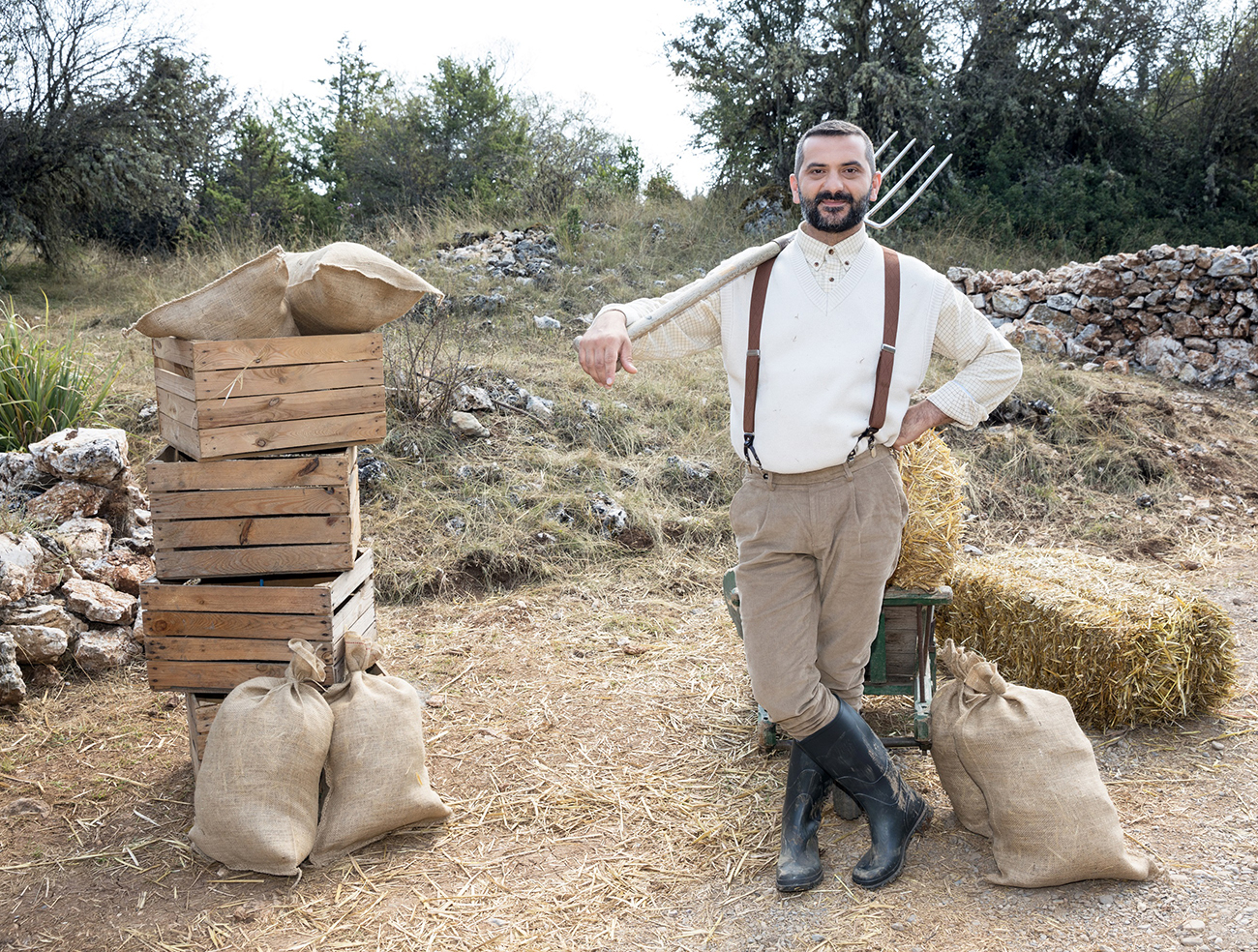 Ο Λεωνίδας Κουτσόπουλος μας καλωσορίζει στη «Φάρμα» – Εκπλήξεις από το πρώτο επεισόδιο