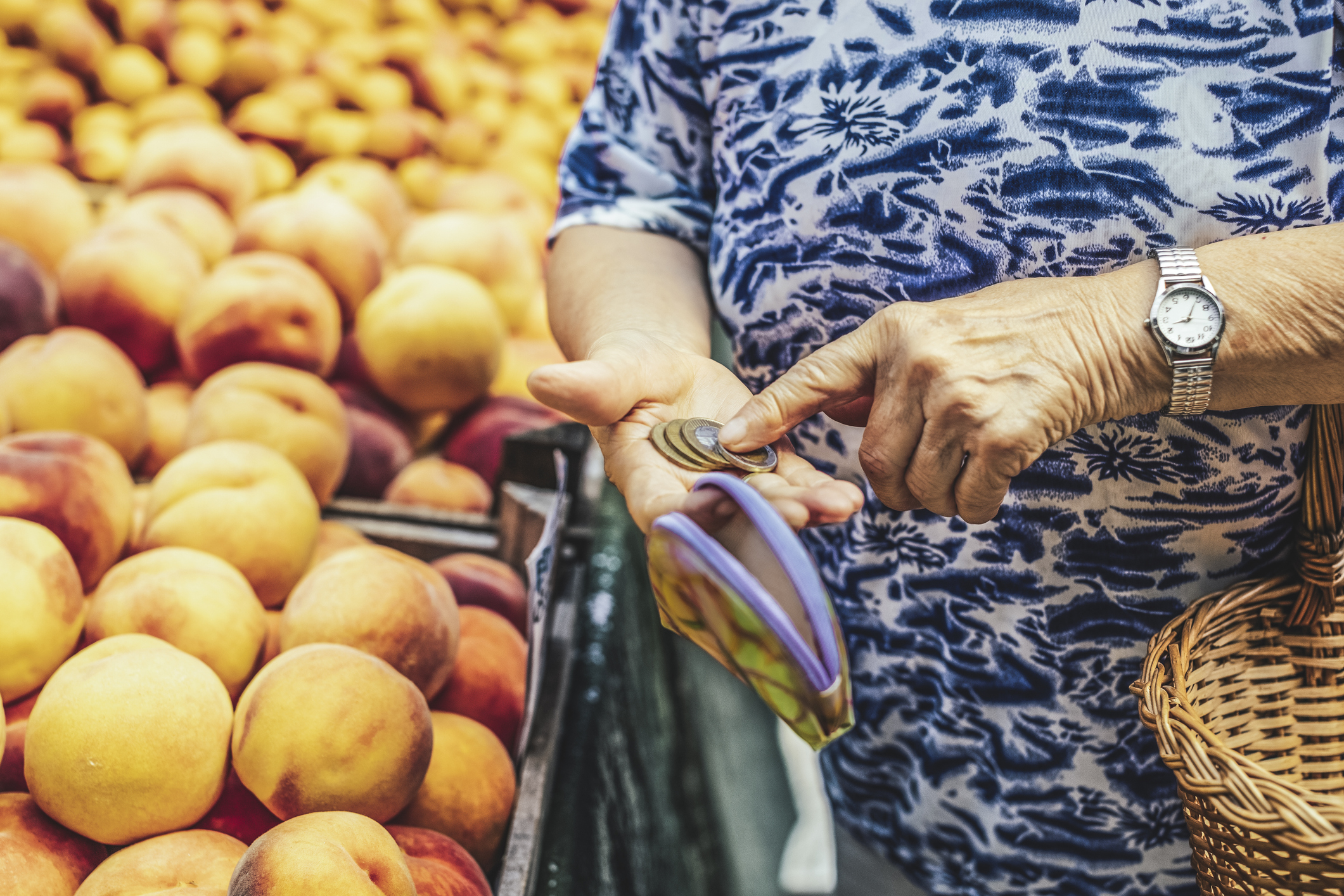 ΕΛΣΤΑΤ: Ο πληθωρισμός στο 2,7% τον Αύγουστο – «Καλπάζει» η ακρίβεια στα τρόφιμα, άνοδος 10,7%