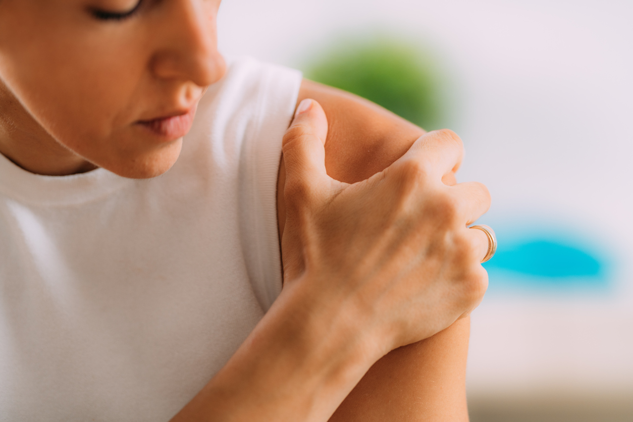Woman with shoulder pain