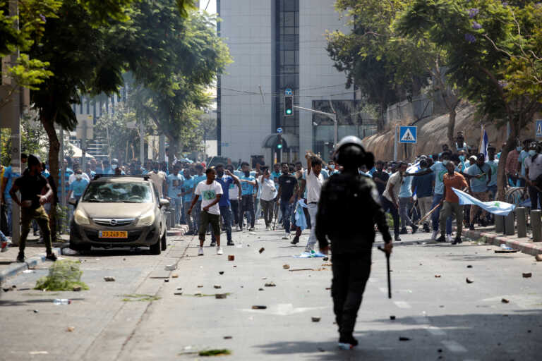Πεδίο μάχης το Τελ Αβίβ - Συγκρούσεις μεταξύ υποστηρικτών και αντιπάλων της κυβέρνησης της Ερυθραίας