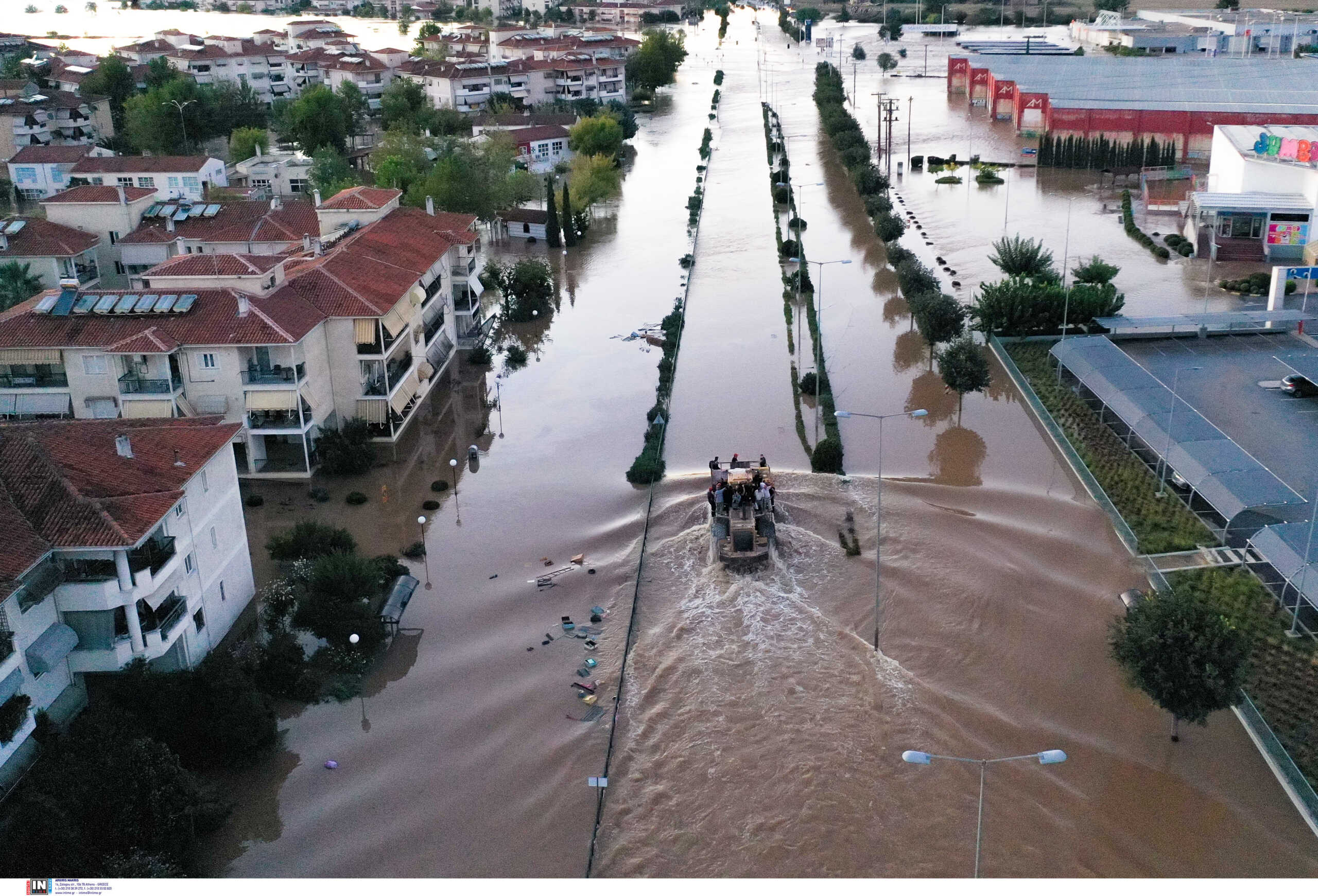 Κακοκαιρία Daniel – Θεσσαλία: Απόγνωση για χιλιάδες πληγέντες στη Θεσσαλία – «Μάχη» για την εξασφάλιση πόσιμου νερού