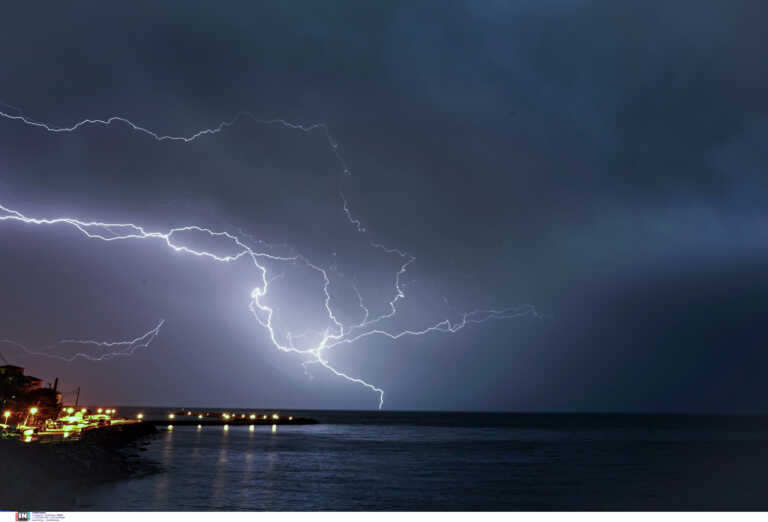 Δύσκολο διήμερο Τρίτη και Τετάρτη στην Κρήτη - Σφοδρές καταιγίδες με κεραυνούς και ανέμους