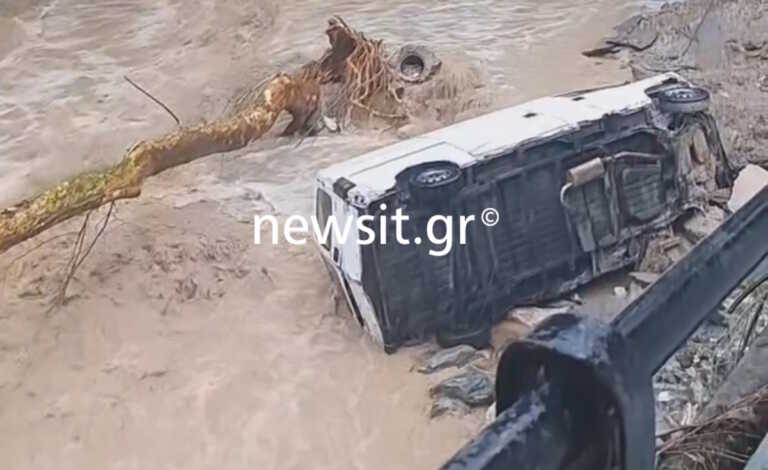 Εικόνες αποκάλυψης από το πέρασμα της κακοκαιρίας Daniel στη Μαγνησία - Αυτοκίνητα που κατάπιε το ρέμα και διαλυμένοι δρόμοι
