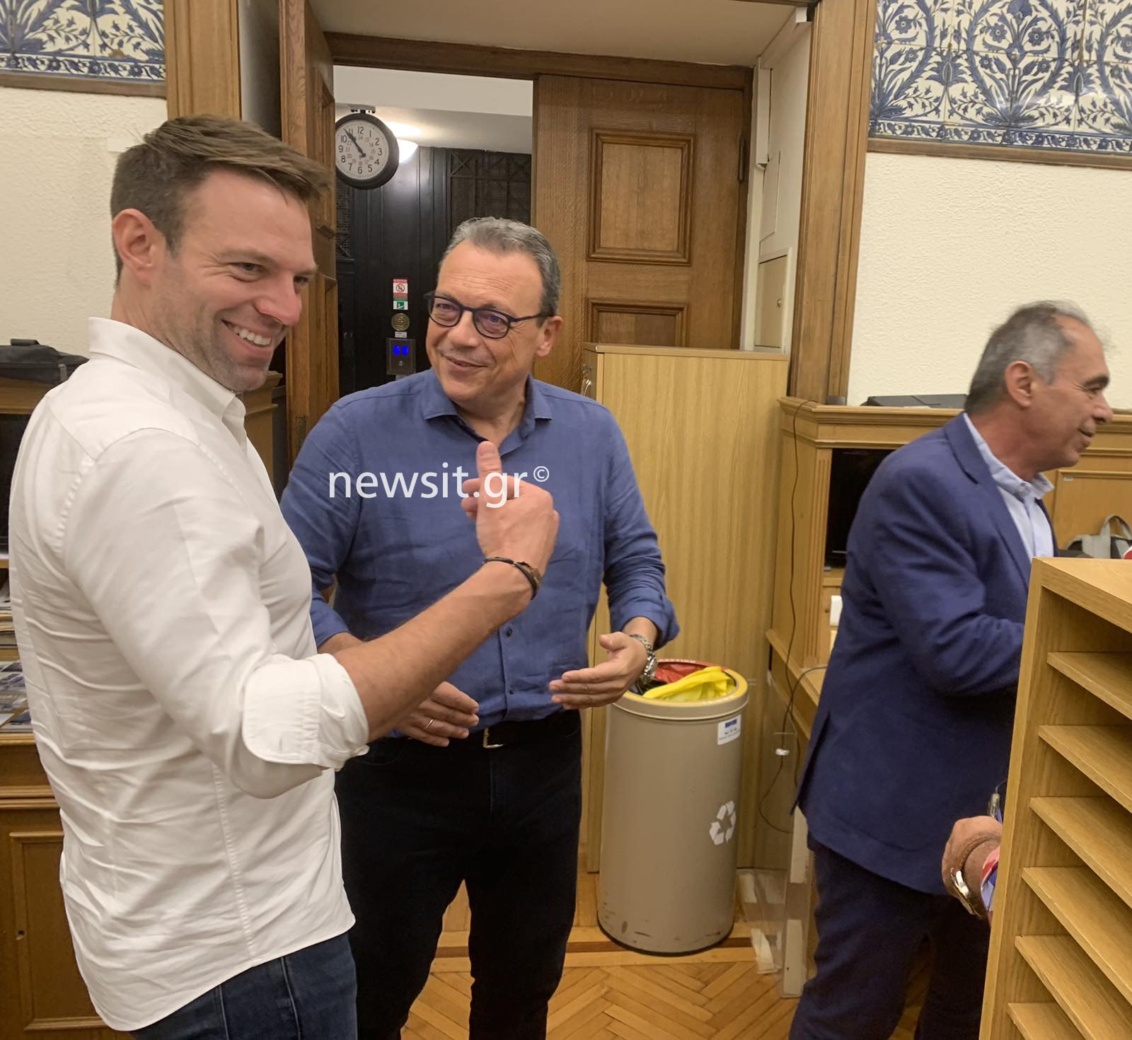 Η «surprise» του Στέφανου Κασσελάκη – Στα γαλλικά η επικοινωνία του με τους δημοσιογράφους
