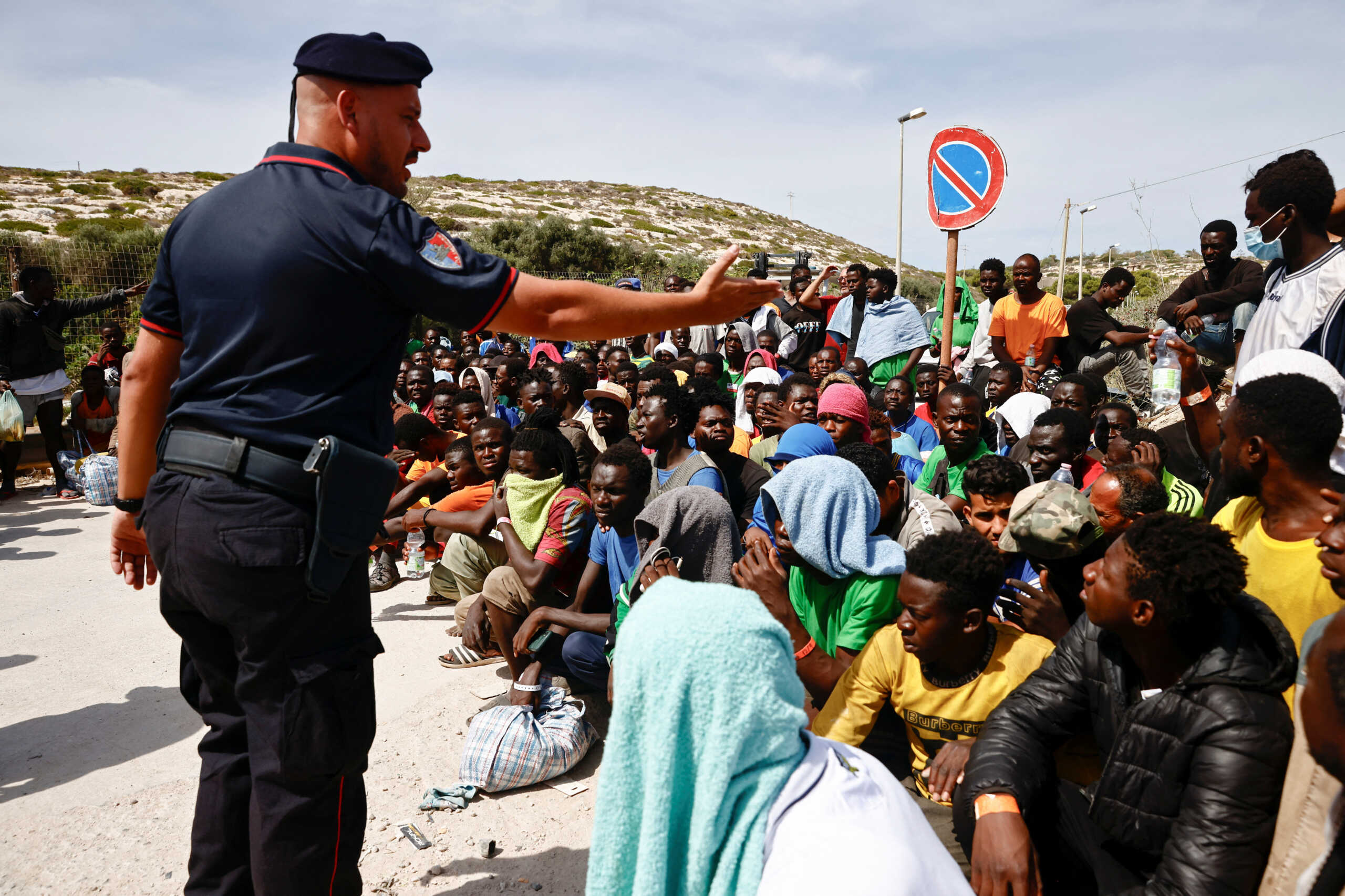 Ιταλία: Η κυβέρνηση Μελόνι παίρνει νέα μέτρα για τους πρόσφυγες