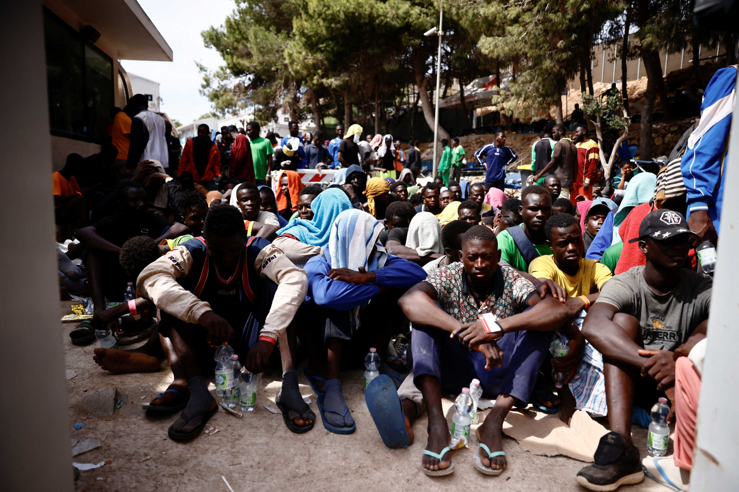 Η Γαλλία δεν θα δεχθεί μετανάστες από τη Λαμπεντούζα λέει ο υπουργός Εσωτερικών