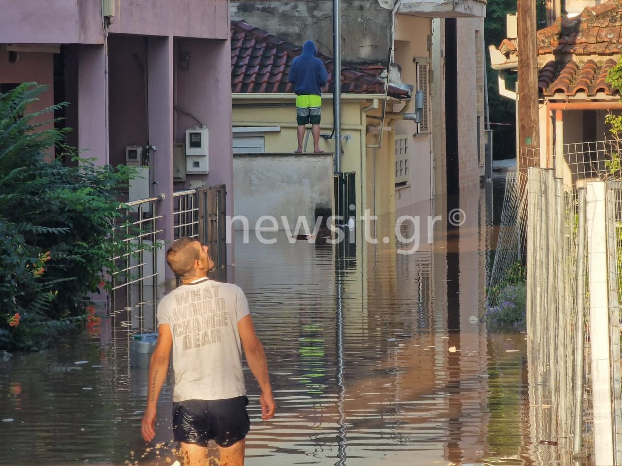 Κακοκαιρία Daniel – Λάρισα: Εκκενώνονται Φαλάνη, Δασοχώρι και Κουλούρι – Πλημμύρες μέσα στην πόλη