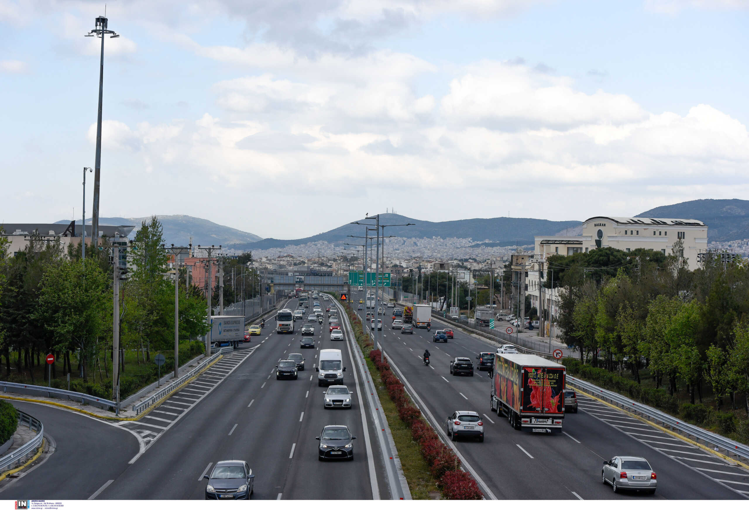 Κίνηση στους δρόμους: Τρακάρισμα στη Λεωφόρο Κηφισού και μποτιλιάρισμα στο ύψος της Πέτρου Ράλλη