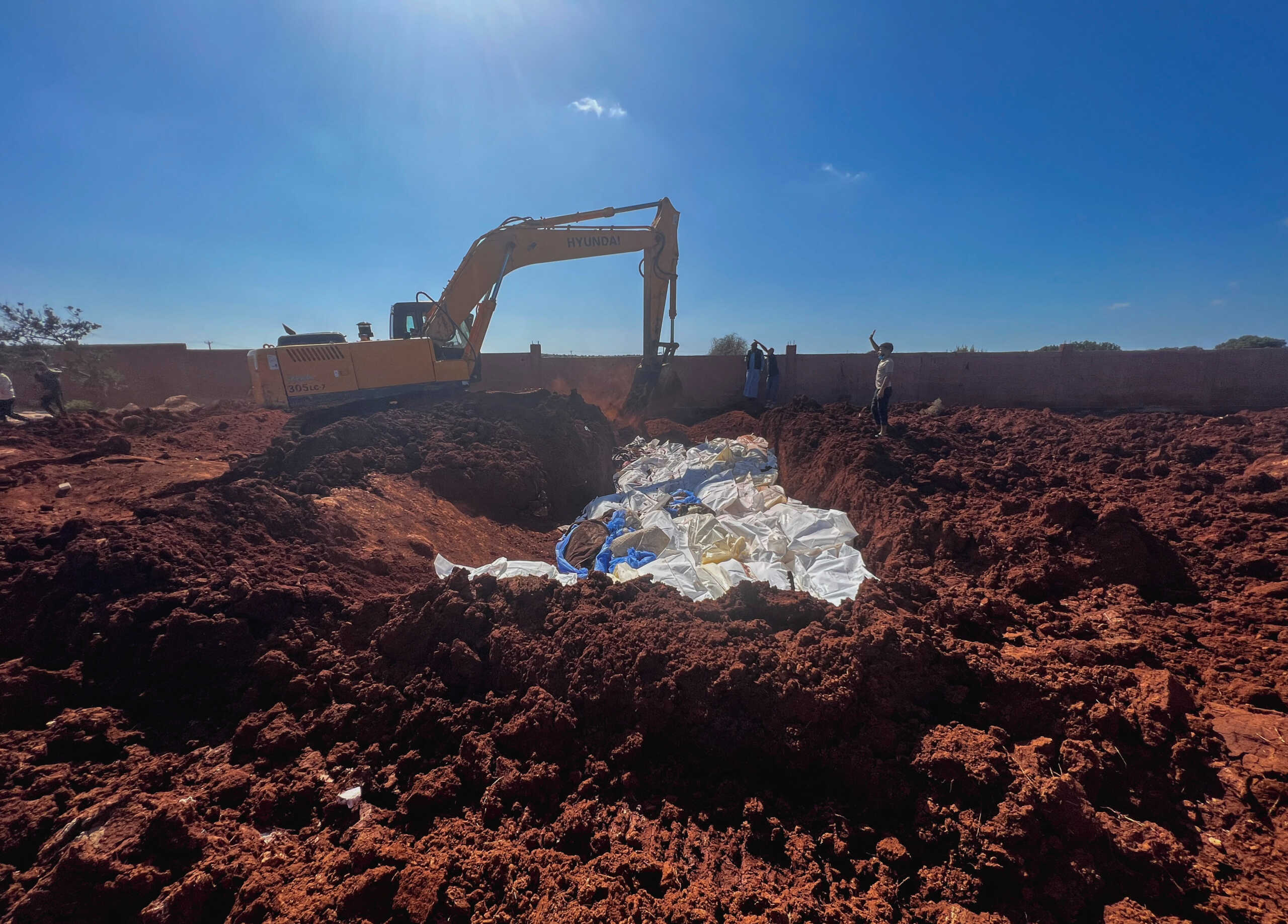 Λιβύη: Μαζικοί τάφοι για τους νεκρούς - Πάνω από 10.000 οι αγνοούμενοι - ΦΩΤΟ