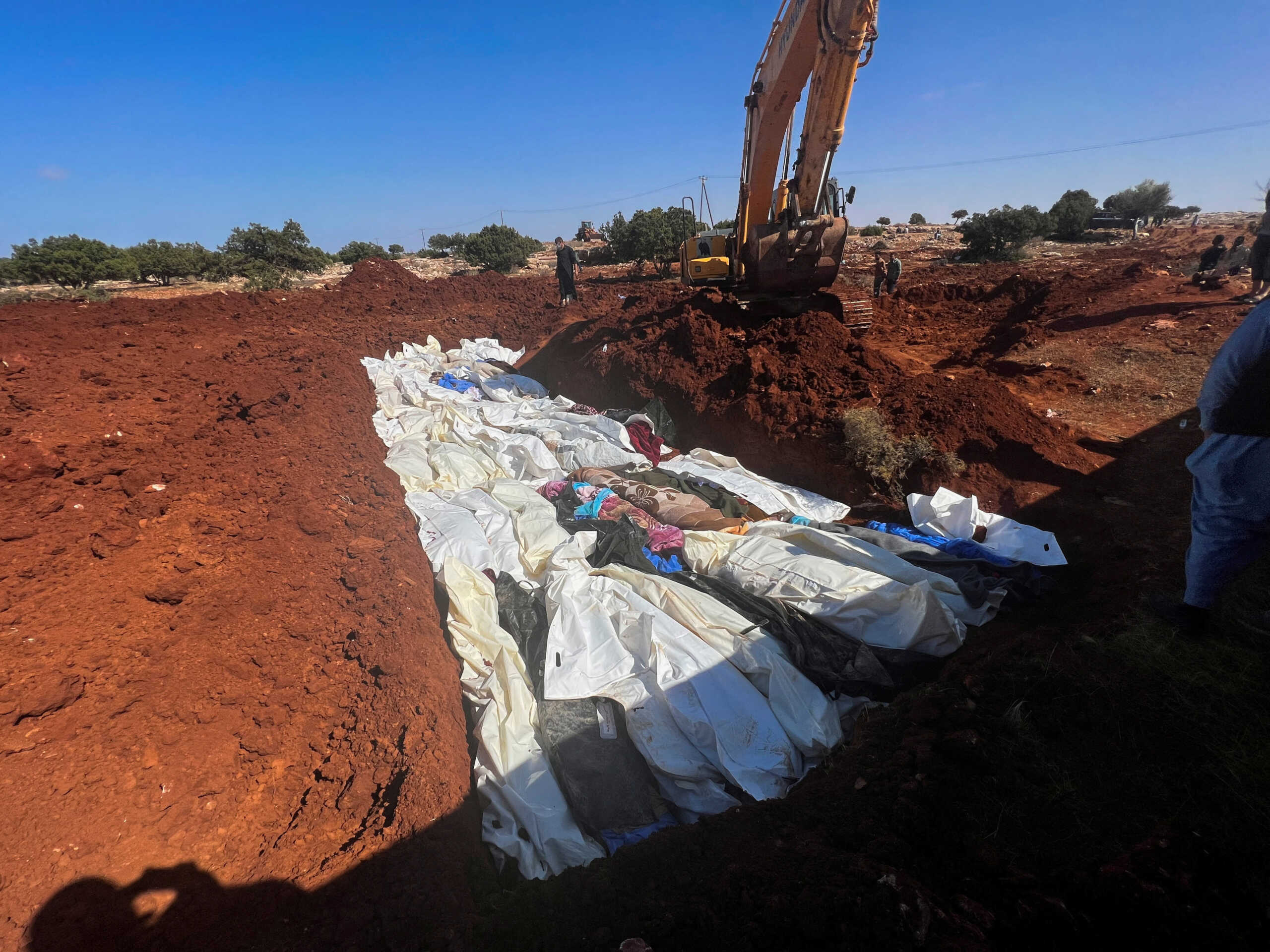 Η κακοκαιρία Daniel στη Λιβύη άφησε πίσω της χιλιάδες νεκρούς – Μαζικοί τάφοι και πάνω από 10.000 αγνοούμενοι