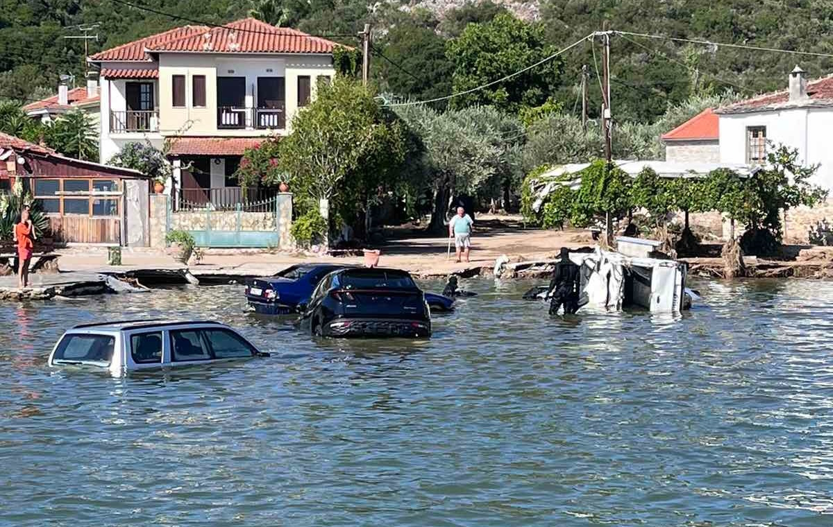 Μαγνησία: Αγωνιώδεις έρευνες του Λιμενικού για αγνοούμενους από την κακοκαιρία – Εντοπίστηκαν 13 ΙΧ χωρίς επιβάτες