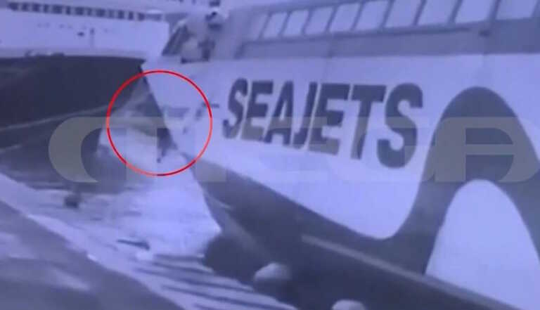 Βίντεο ντοκουμέντο του «Live News»: Η στιγμή που οι δύο ναυτικοί πέφτουν στη θάλασσα κατά τη διάρκεια εργασιών στο Speedrunner Jet