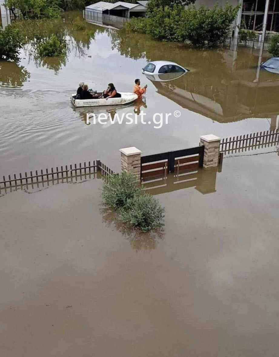 Καρδίτσα: «Είμαστε 250 άτομα στις ταράτσες μας χωρίς νερό και φαγητό επί δύο μέρες»