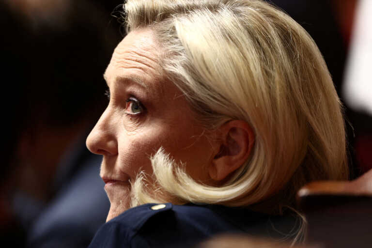 «Η Μαρίν Λε Πεν πρέπει να δικαστεί για την κατάχρηση κεφαλαίων της ΕΕ», ανακοίνωσε η εισαγγελία του Παρισιού