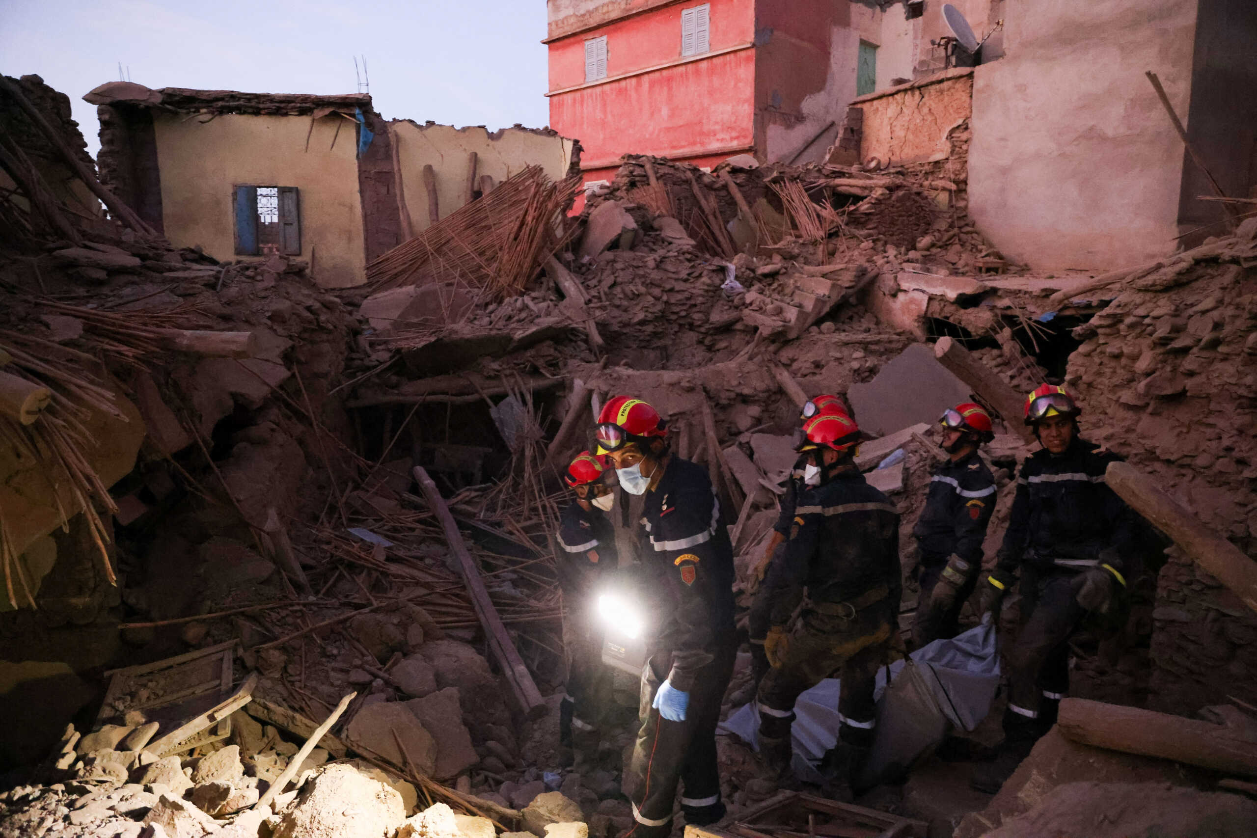 Emergency workers carry a dead body, in the aftermath of a deadly earthquake, in Amizmiz, Morocco, September 10, 2023. REUTERS