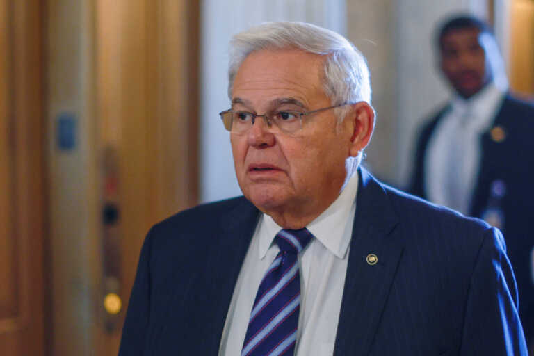 Η πρώτη απάντηση Μενέντεζ μετά τις κατηγορίες για διαφθορά - 
