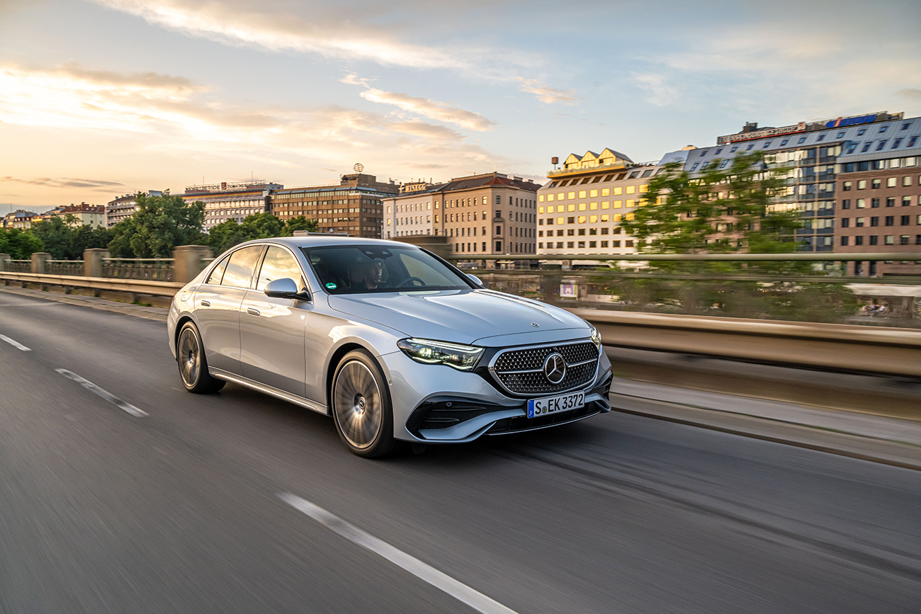 Mercedes-Benz: Η νέα E-Class γέφυρα ανάμεσα σε δύο κόσμους