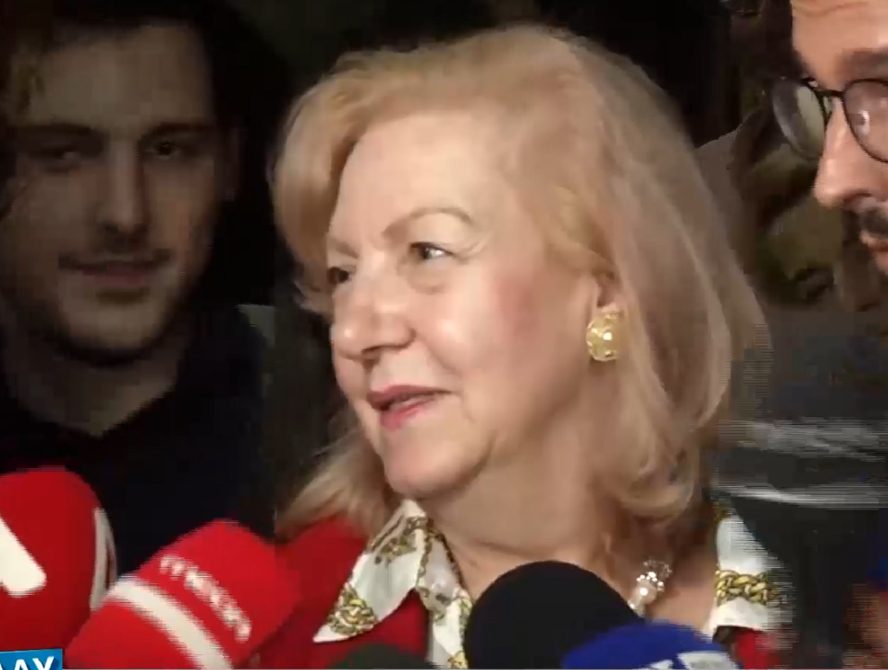 Νέος πρόεδρος ΣΥΡΙΖΑ – Μητέρα Κασσελάκη: Του έδωσα ένα μεγάλο μητρικό φιλί και του είπα συγχαρητήρια