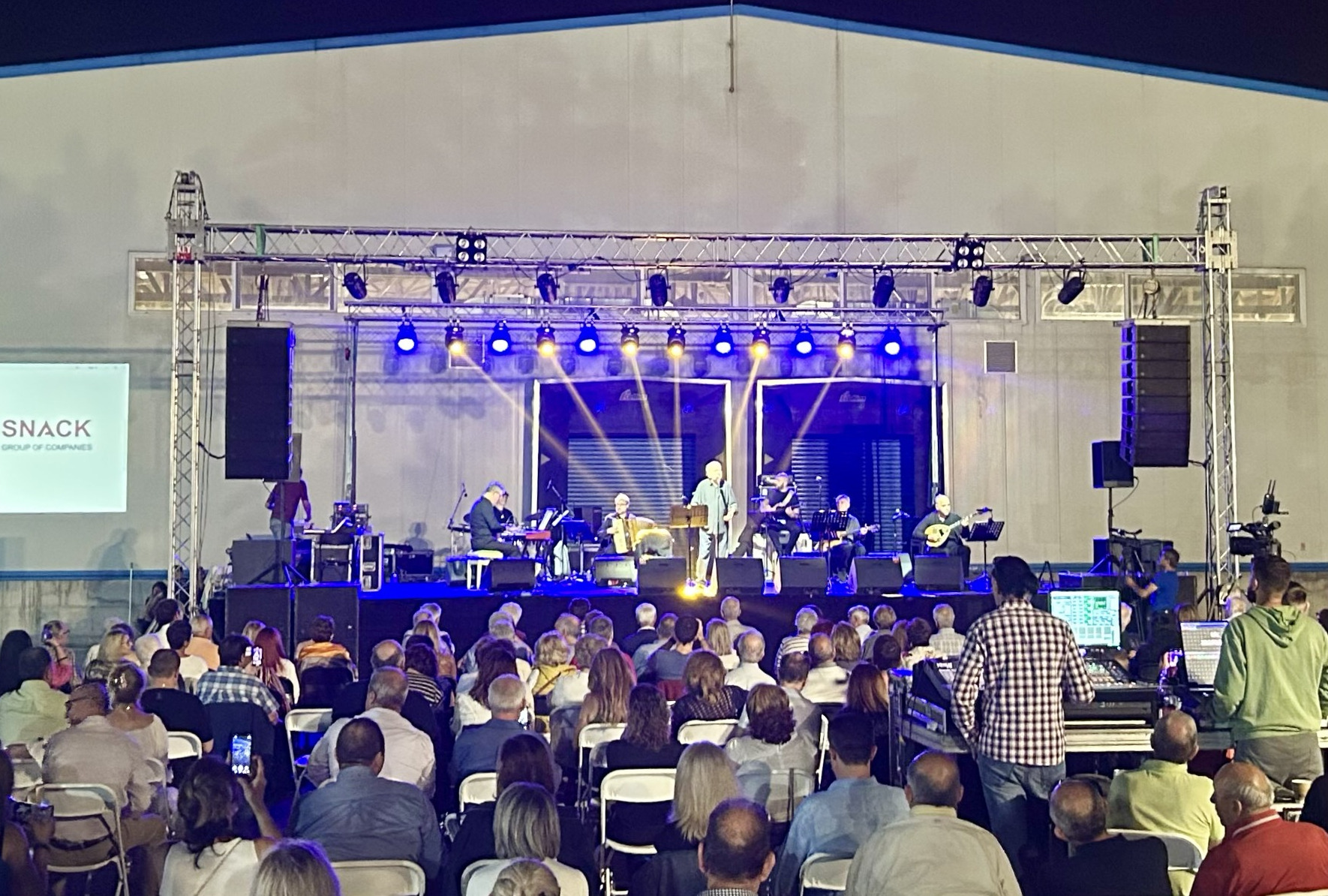 Θεσσαλονίκη: Εταιρεία οργάνωσε για τους εργαζόμενους συναυλία με τον Μανώλη Μητσιά