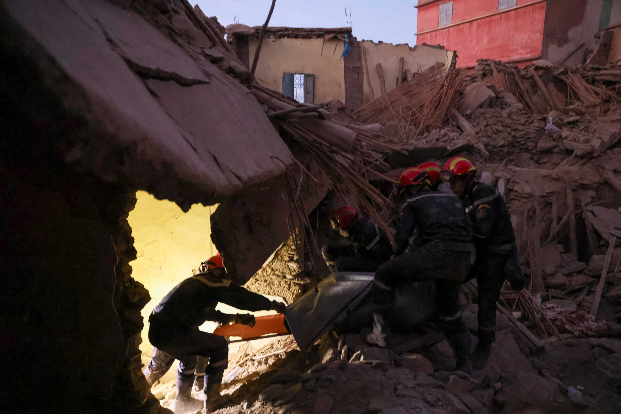 Emergency workers carry a dead body, in the aftermath of a deadly earthquake, in Amizmiz, Morocco, September 10, 2023. REUTERS