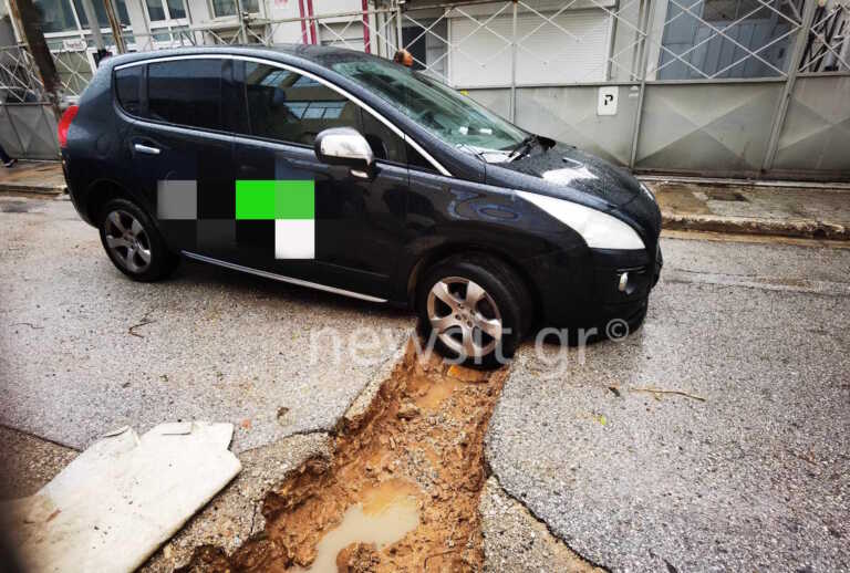 Λακκούβες από τη σφοδρή νεροποντή στο οδικό δίκτυο της Αθήνας - Καταστράφηκε δρόμος στο Μοσχάτο